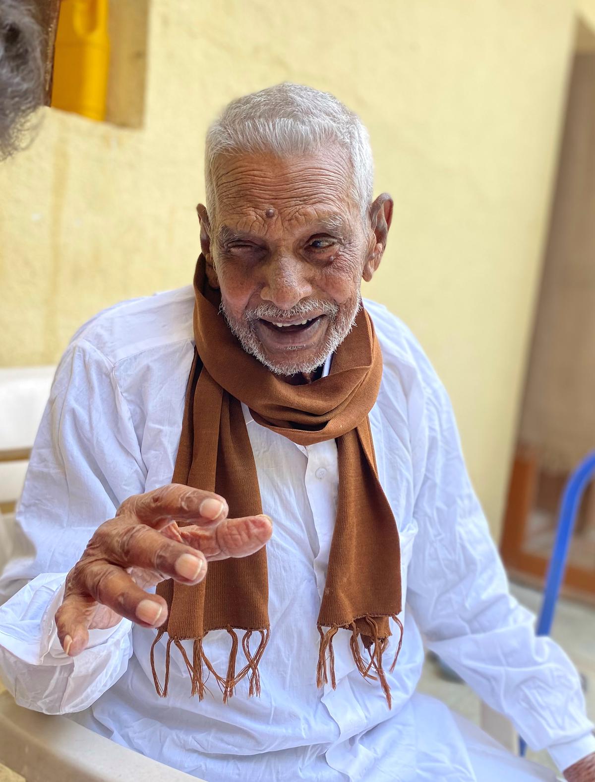 98-year-old Kallappa Horti, a veteran farmer rights leader and pro-Karnataka activist, from Umadi village in Maharashtra’s Sangli district.
