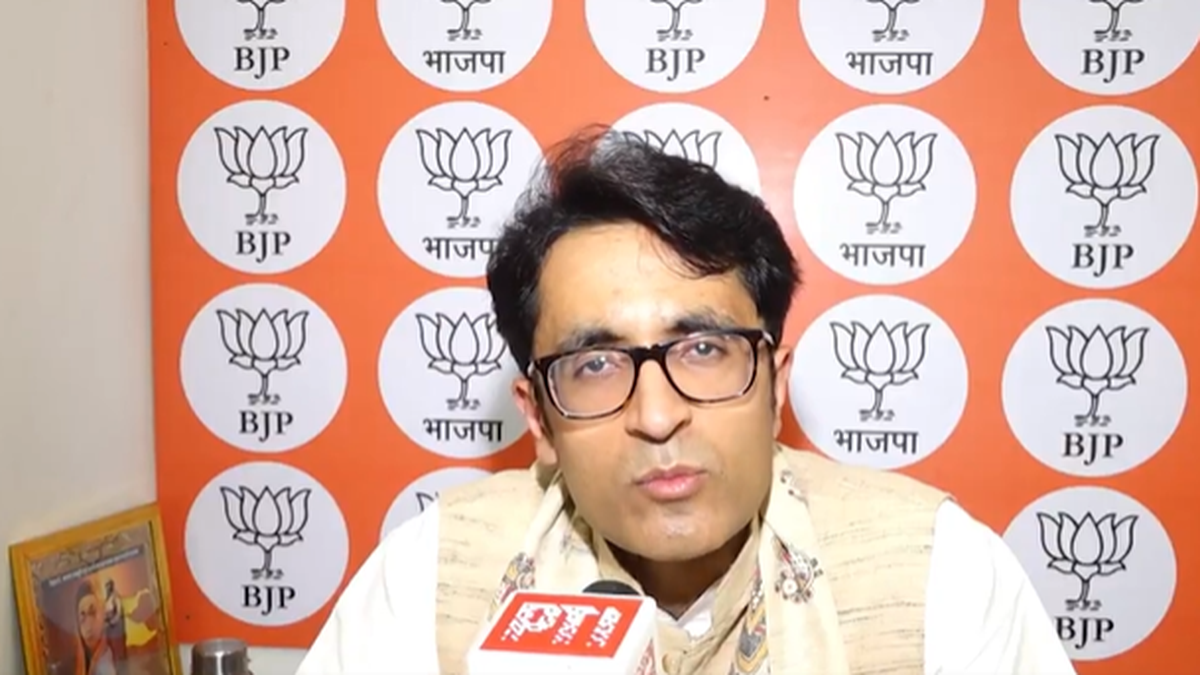 Congress entangled in own struggles, its workers questioning Gandhi-Vadra leadership: BJP