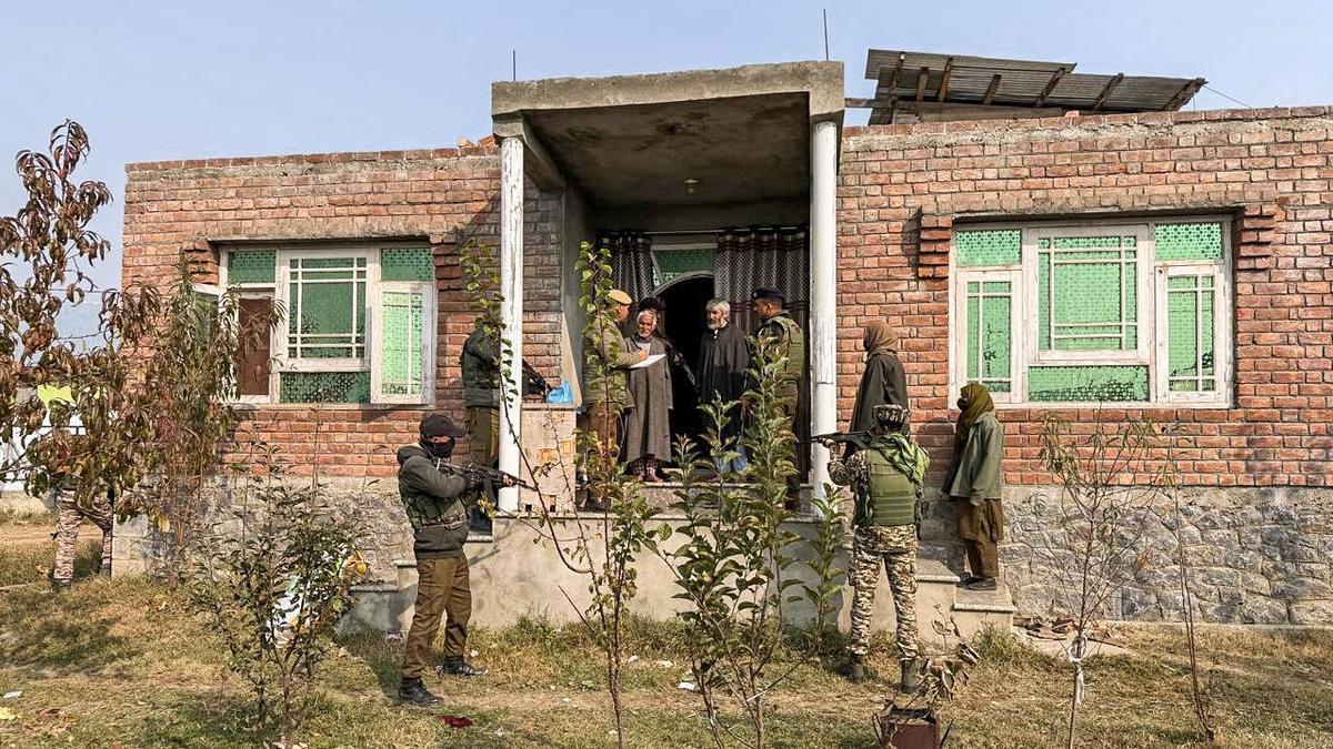 Jammu and Kashmir Police raid 10 districts, detain 100 hours ahead of Delhi blast