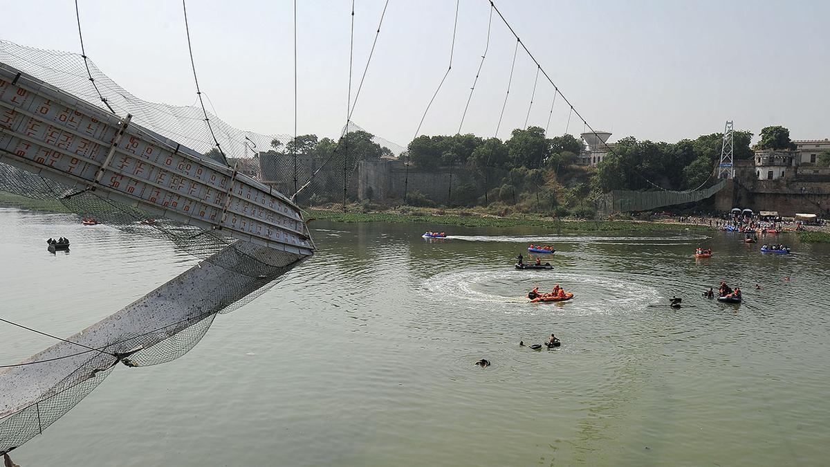 Morbi bridge collapse | Gujarat HC directs Oreva Group to pay ₹10 lakh compensation to kin of each deceased
