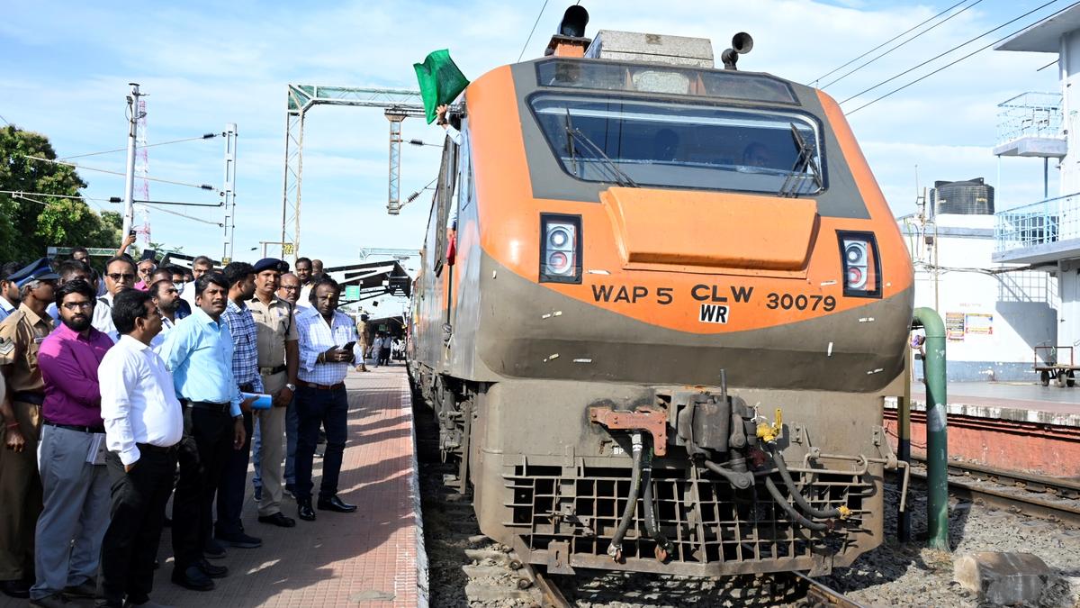 Amrit Bharat Weekly Express begins maiden journey from Erode to Jogbani