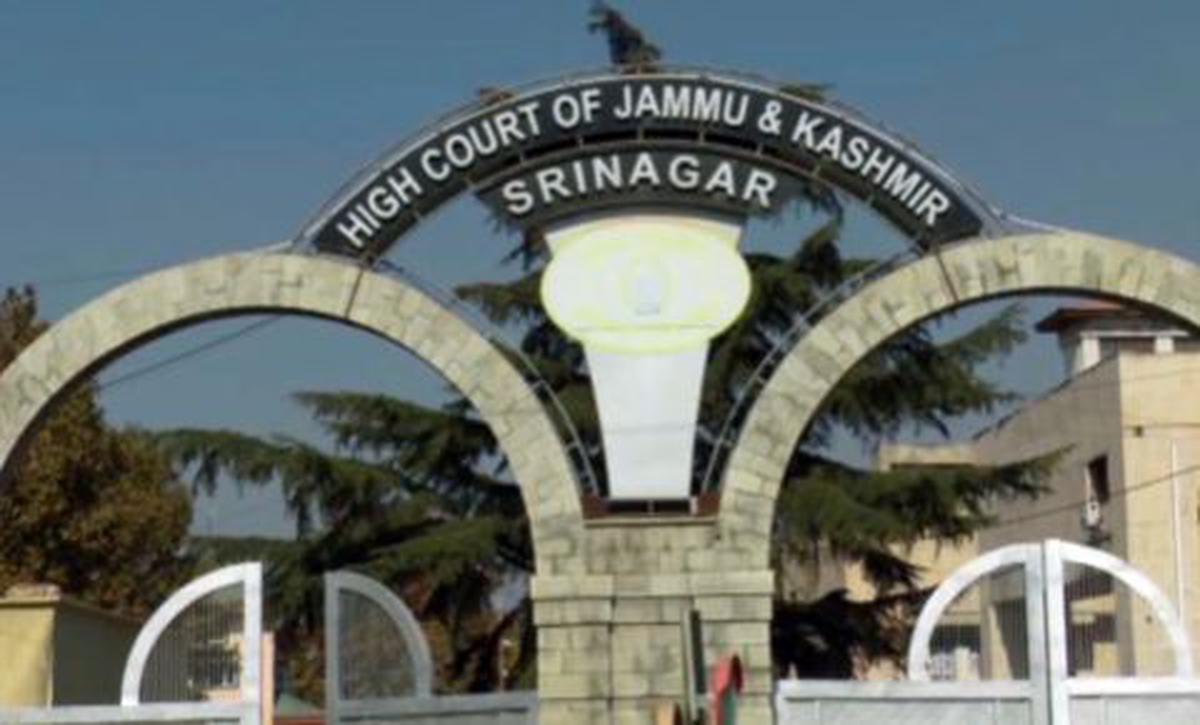 J&K High Court summons three senior advocates for misconduct