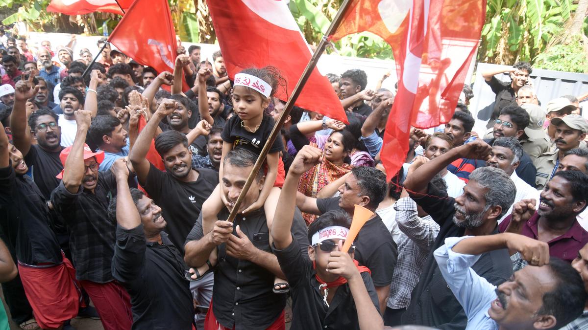 UDF breaches LDF citadels in Kozhikode, NDA makes gains in urban areas