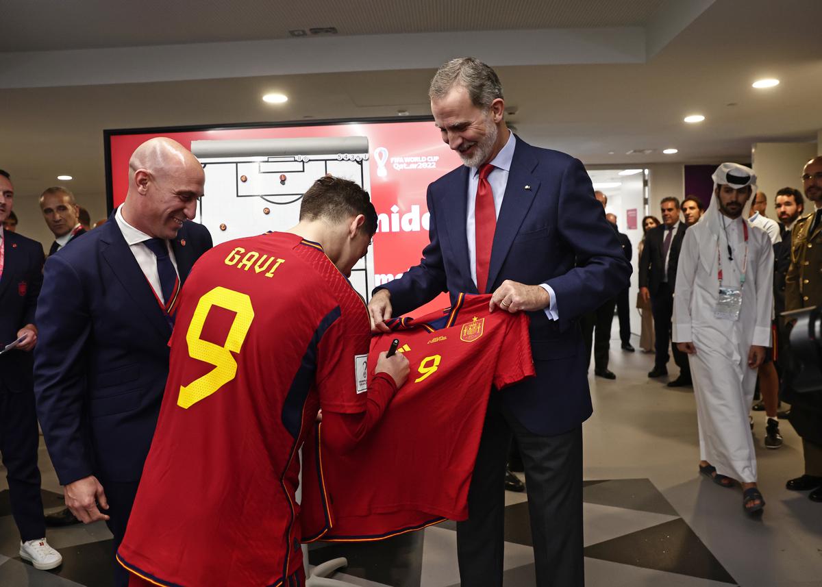 King Felipe of Spain meets with Spanish national football team player Paez Gaviria after Spain defeated Costa Rica 7-0 at the Al Thumama Stadium in Doha on November 23, 2022.