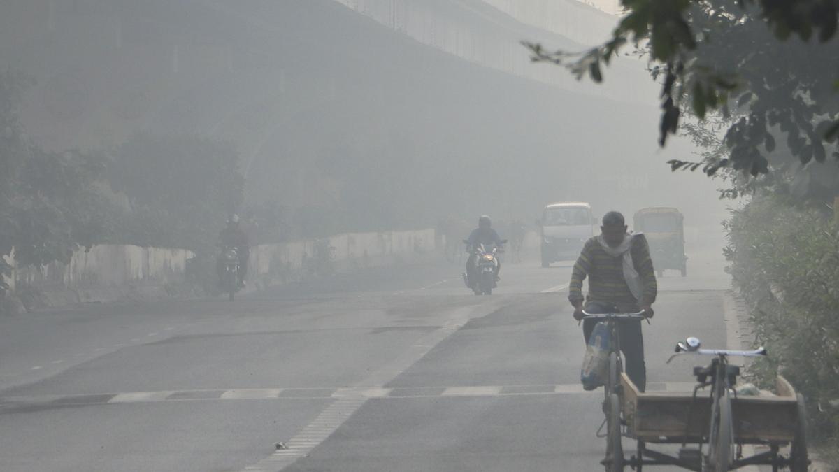 Delhi air 'very poor' all across on Deepavali morning