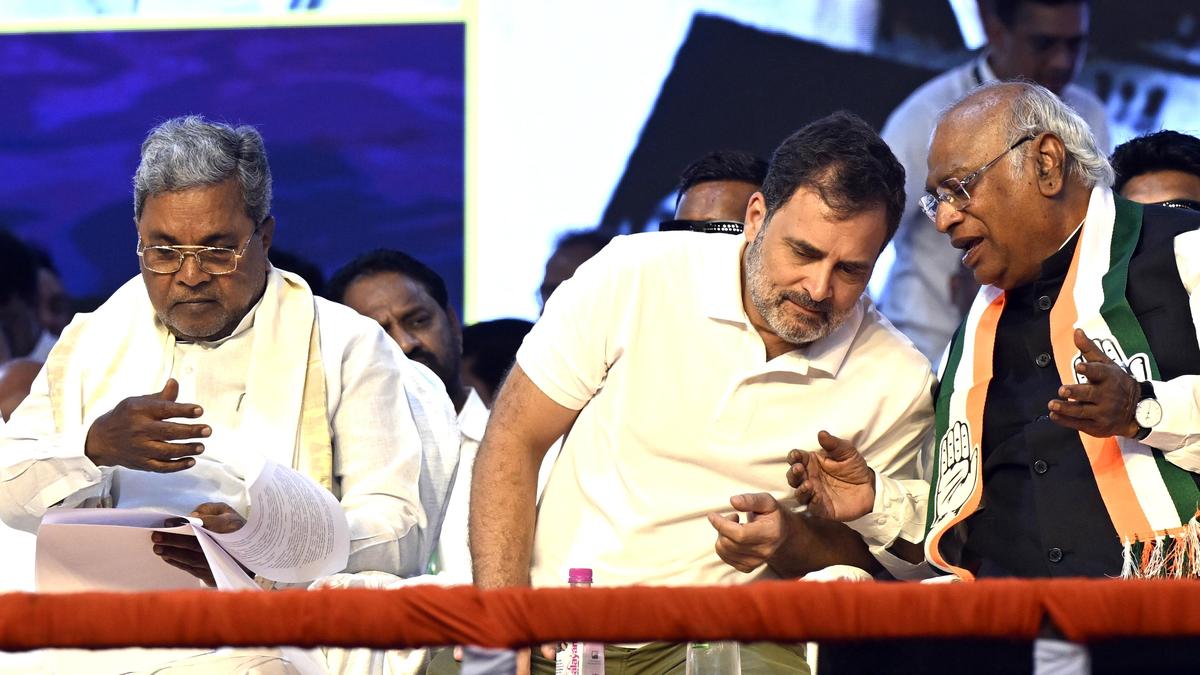 Congress top brass discusses Karnataka leadership issue, to meet again