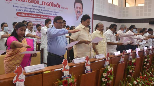 T.N. Municipal Administration Minister K.N. Nehru conducts zonal-level review meeting in Salem