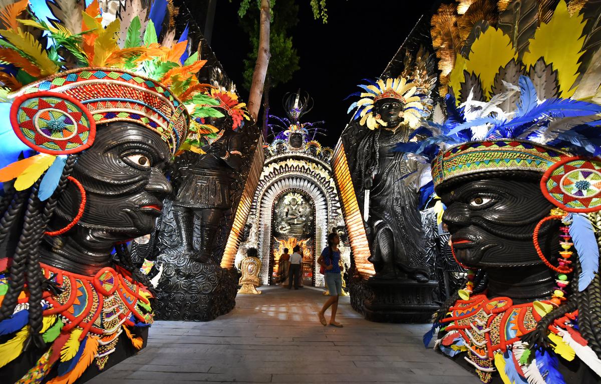  The tribal theme pandal at Hindustan Park Sabojanin