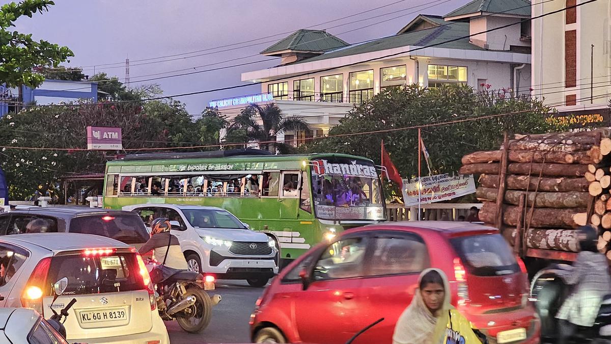 Bus operators slash trips as traffic snarls worsen in Kozhikode