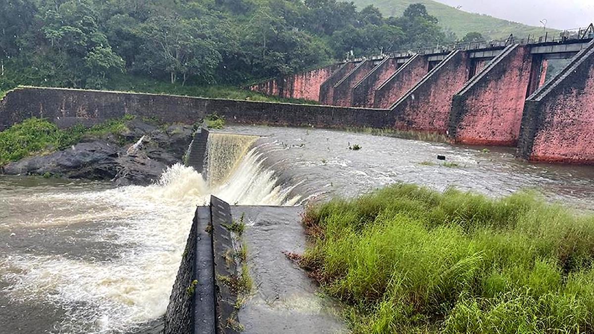 Water level in Mullaperiyar dam stands at 123.60 feet