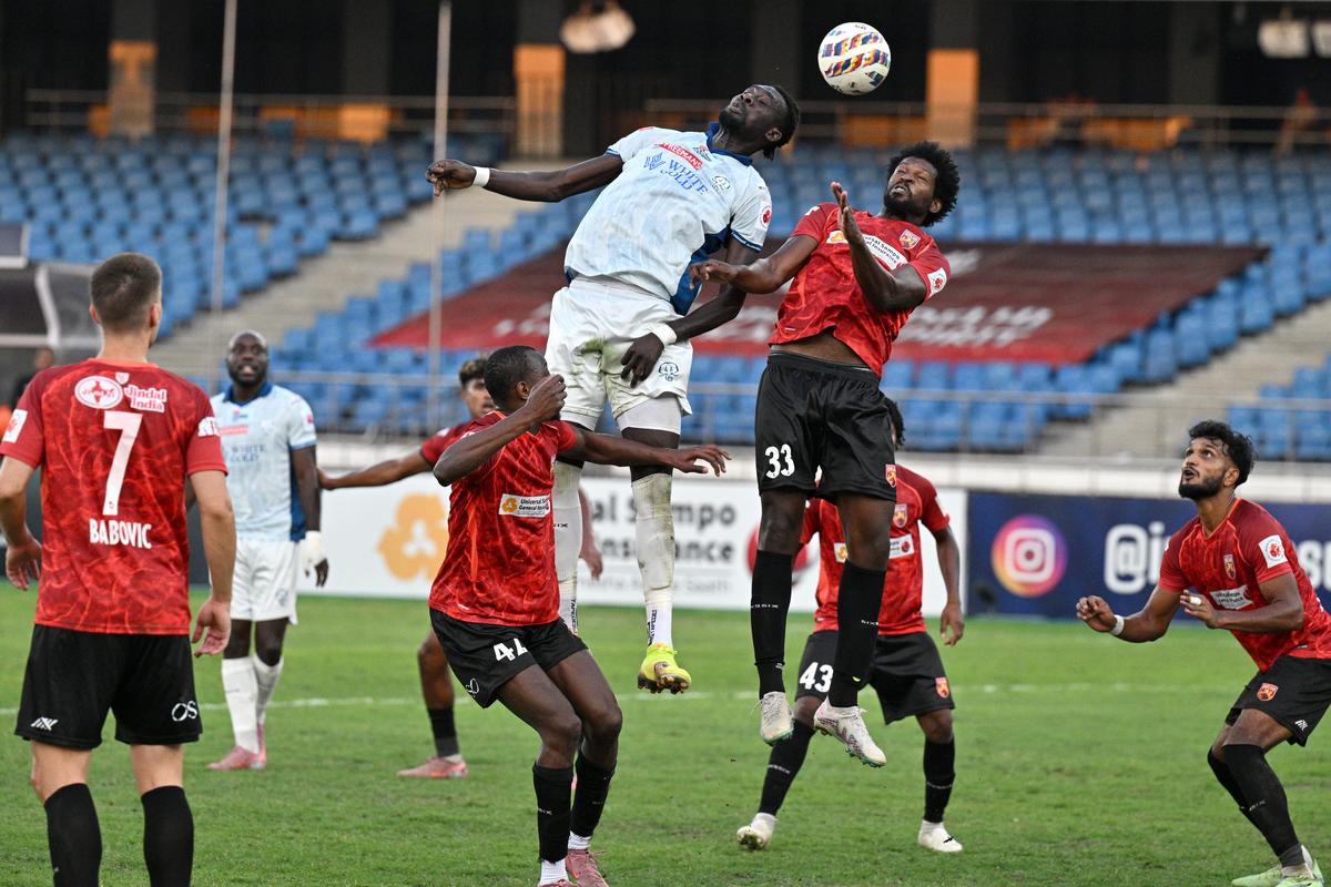 Players in action during the Sporting Club Delhi vs Kerala Blasters FC ISL match.