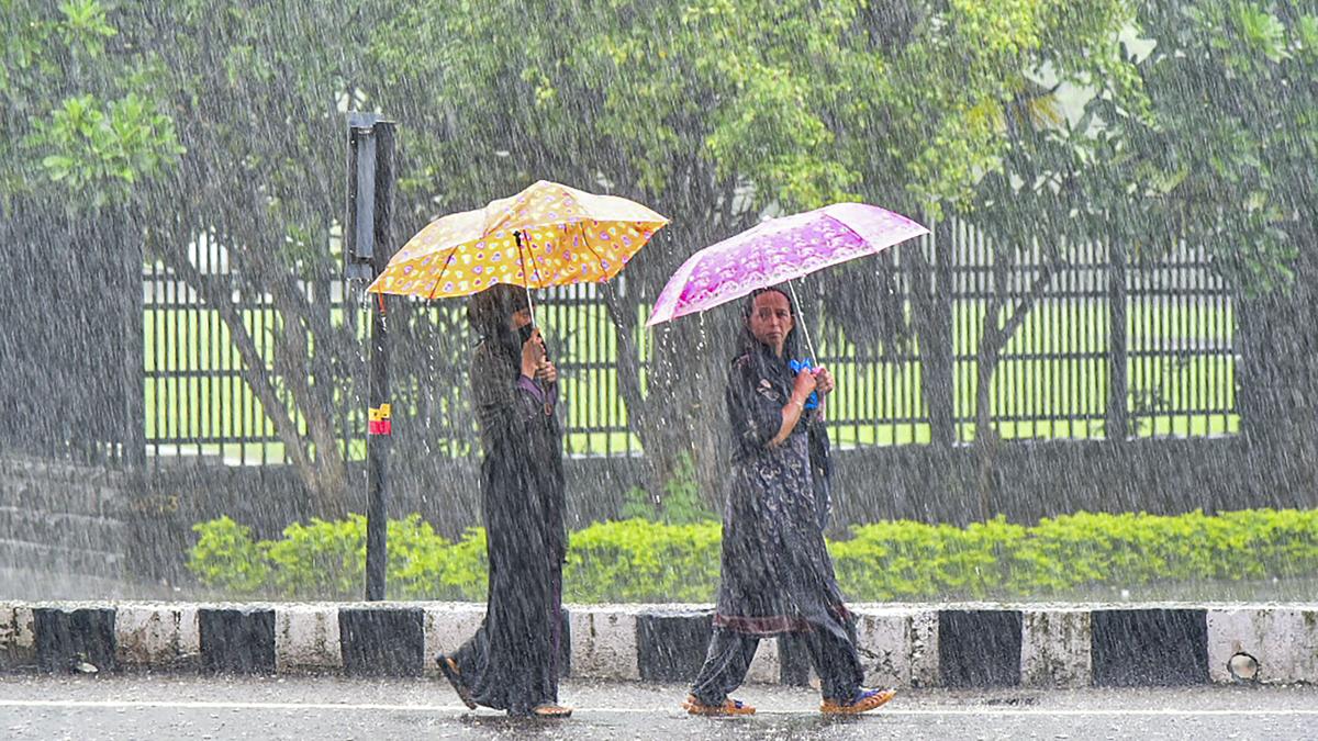 Mumbai rains LIVE updates: Moderate to heavy showers predicted; waterlogging reported from different parts of the city