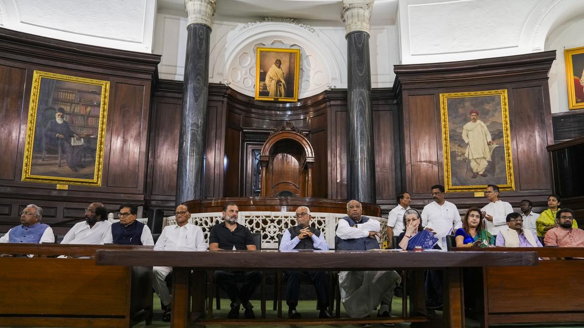 Opposition parties rally behind Reddy, criticize BJP's actions
