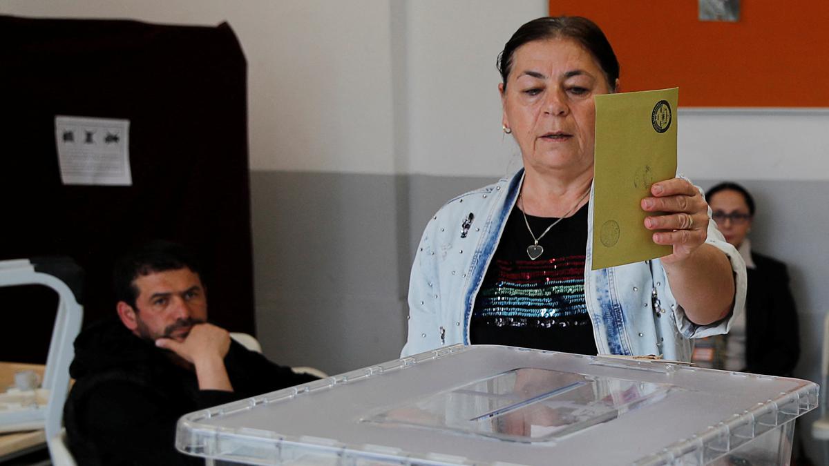 Voters in Turkey return to polls to decide on opposing Presidential visions