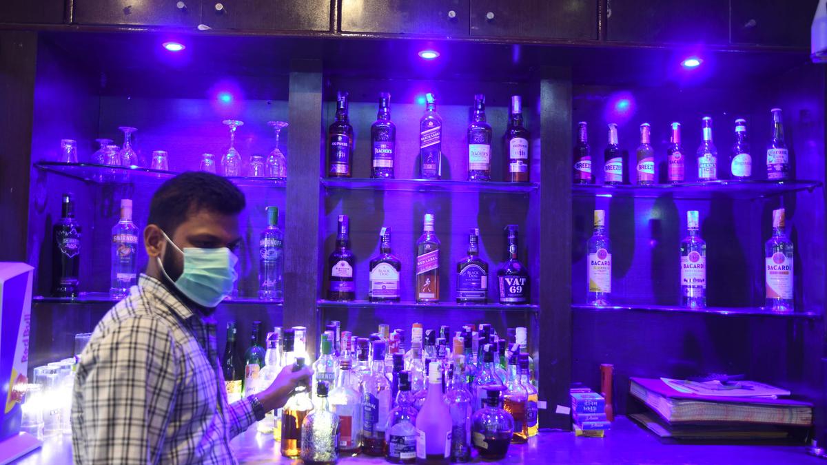 Karnataka bans sale and consumption of hookah 