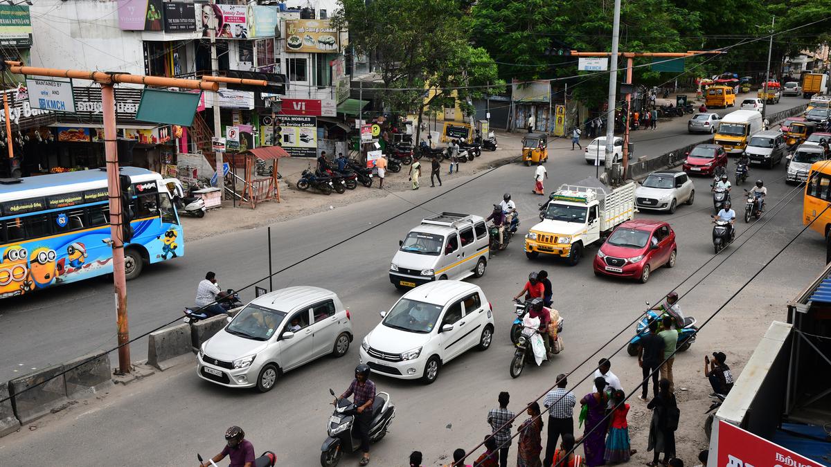 Highways Department to finalise Saravanampatti flyover details after meeting with CMRL