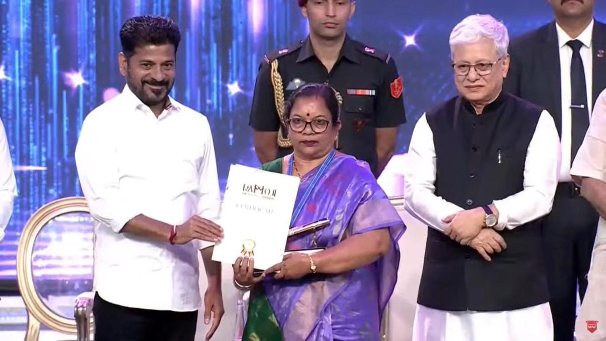 AKNU VC Prof. S. Prasannasree awarded Ramoji Excellency Award for work on tribal languages