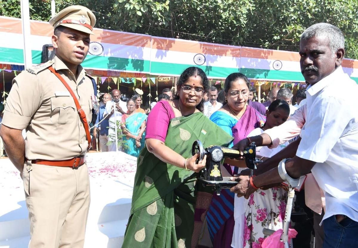  Collector K. Porkodi distributes welfare assistance to a beneficiary at the  Independence Day celebration in Sivaganga on Friday. 