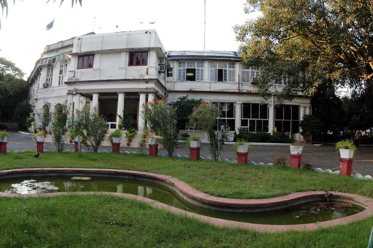 A view of the City Police Commissioner’s Office in Egmore, which was once a huge bungalow on a paddy field. The building is a classic colonial bungalow with two storeys. It has Doric columns with Madras terrace. 