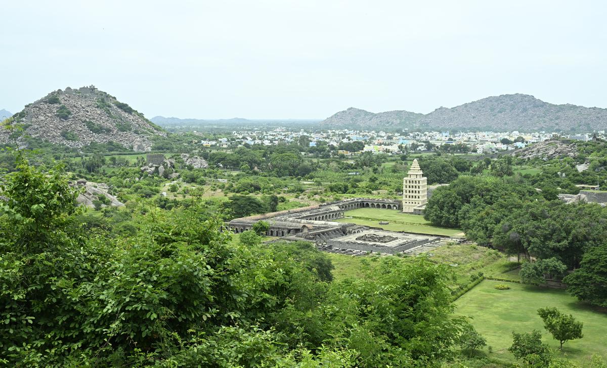 गिंग किले का एक हवाई दृश्य।