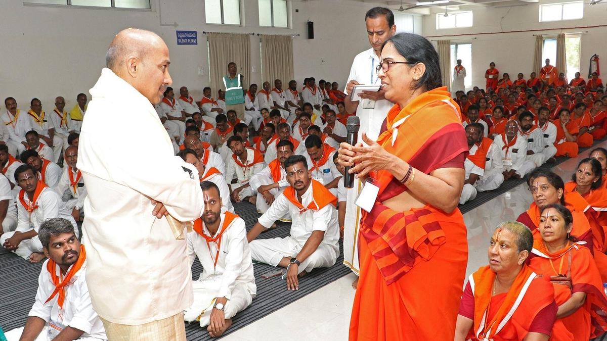 Provide proper feedback to further improve pilgrim services, TTD EO tells Srivari Seva volunteers