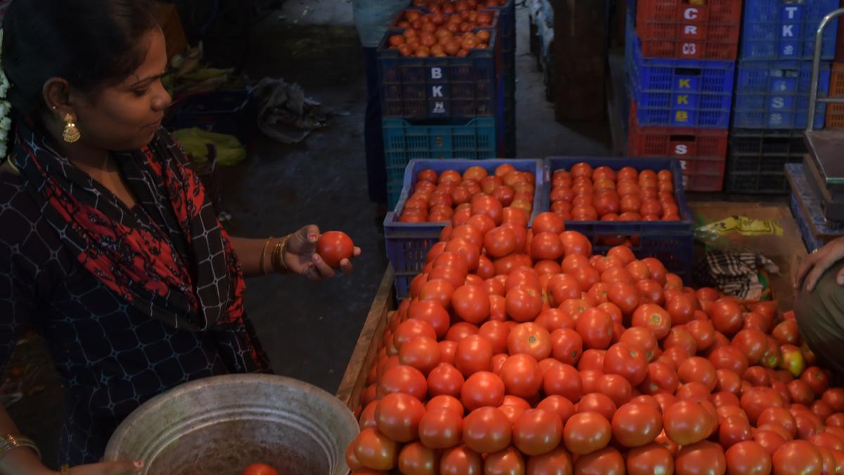 Wholesale prices of some vegetables fall at Koyambedu as supply from nearby States improves