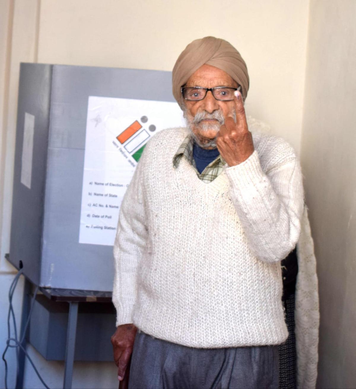 Himachal Pradesh Assembly polls | Centenarians vote in election