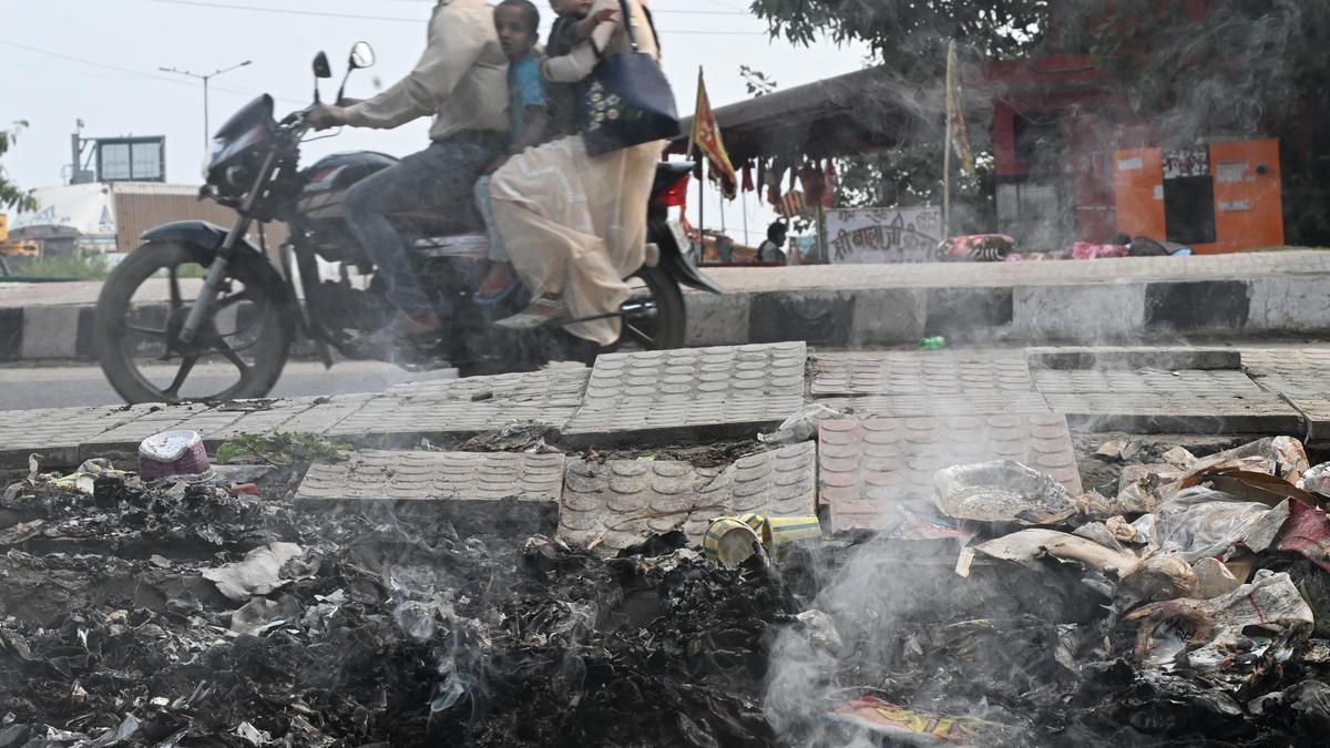 https://th-i.thgim.com/public/incoming/an4cl7/article70186413.ece/alternates/LANDSCAPE_1200/POLLUTION%20STANDALONE%20DELHI%202025_21_10_9.jpg