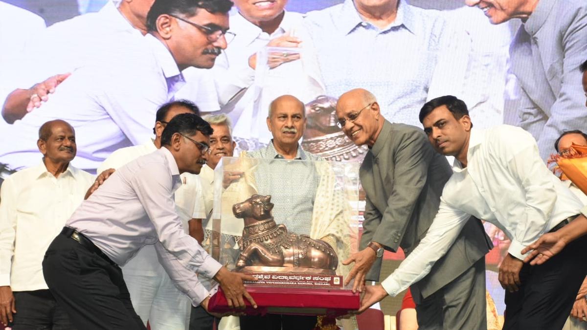 Prabhakar Kore felicitated for 40 years of service as KLE Society chairman