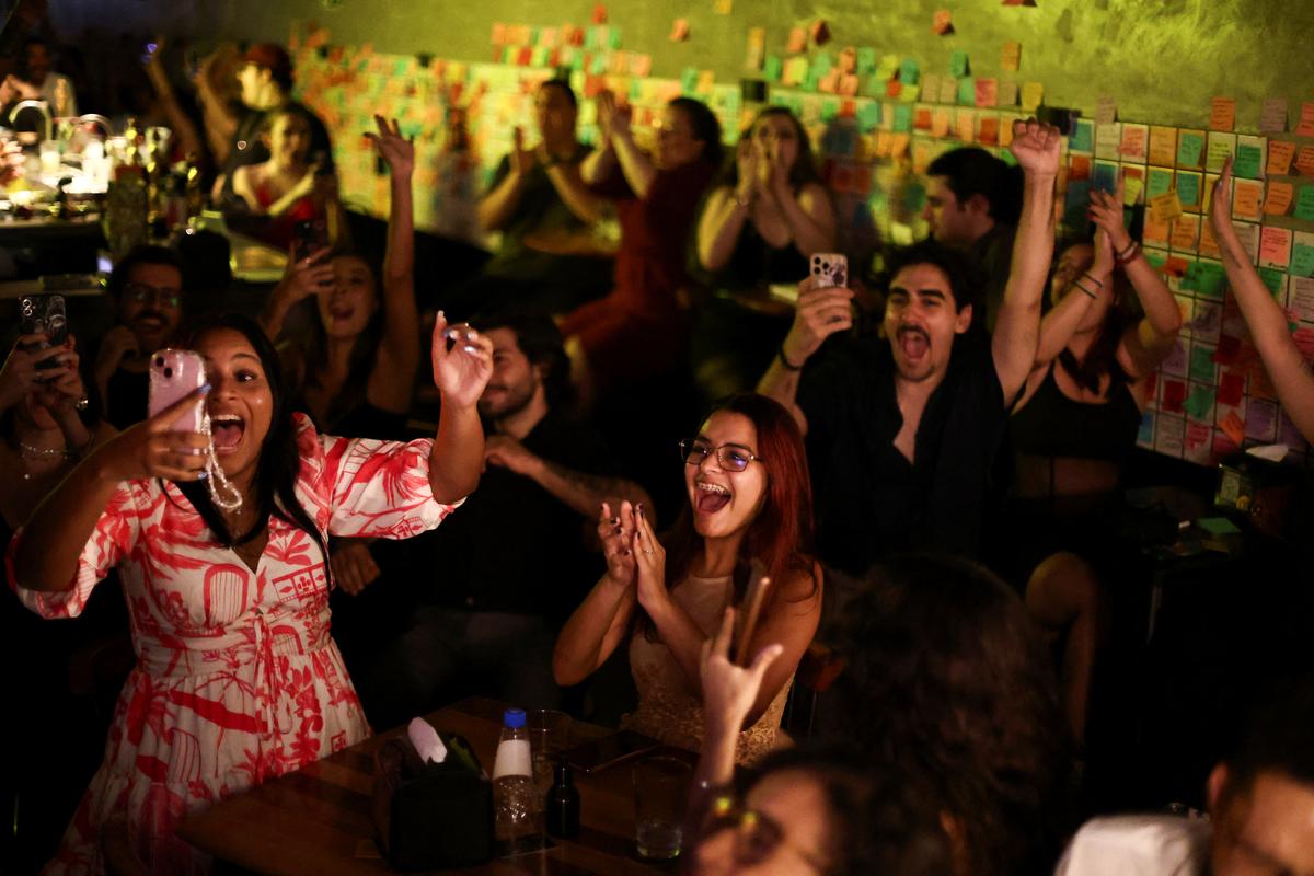 People react to ‘I’m Still Here’ winning the Oscar for Best International Feature Film at the 97th Academy Awards, in a bar in Sao Paulo, Brazil, March 2, 2025