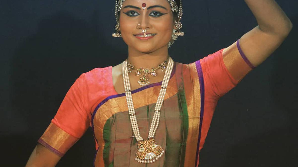 Un danseur indien de Bharatnatyam captive le public sud-africain avec une performance sur le bhajan préféré de Gandhi