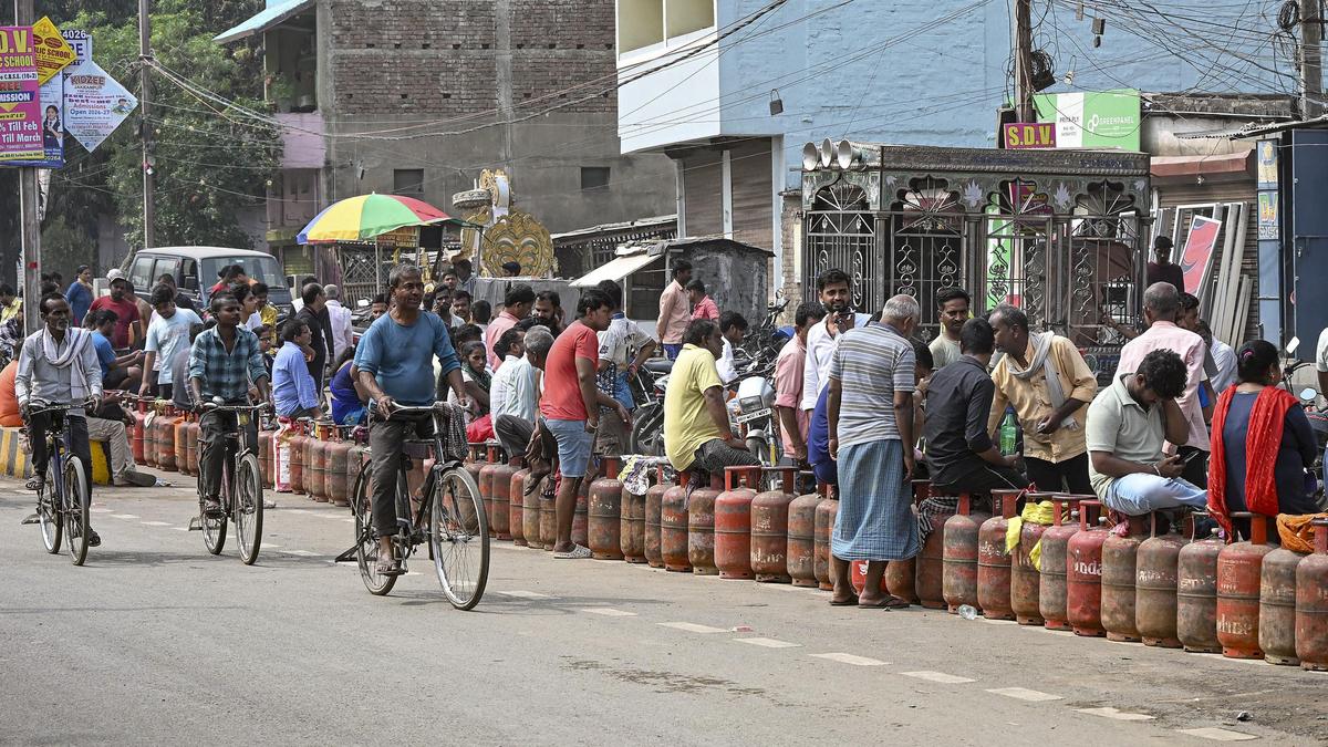 LPG crisis updates LIVE: Alternate fuel options being activated to ease pressure on LPG, gas, says Oil Minister
