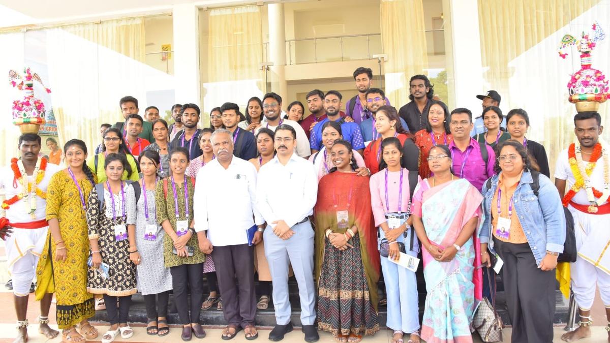 Children of non-resident Tamils visit Ramanthapuram district under ‘vergalai thedi’ scheme