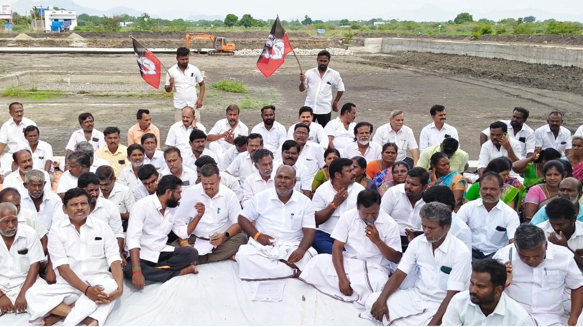 AIADMK MLA staged demonstration in Tirumangalam constituency with villagers; says Deputy CM should review works in a transparent manner