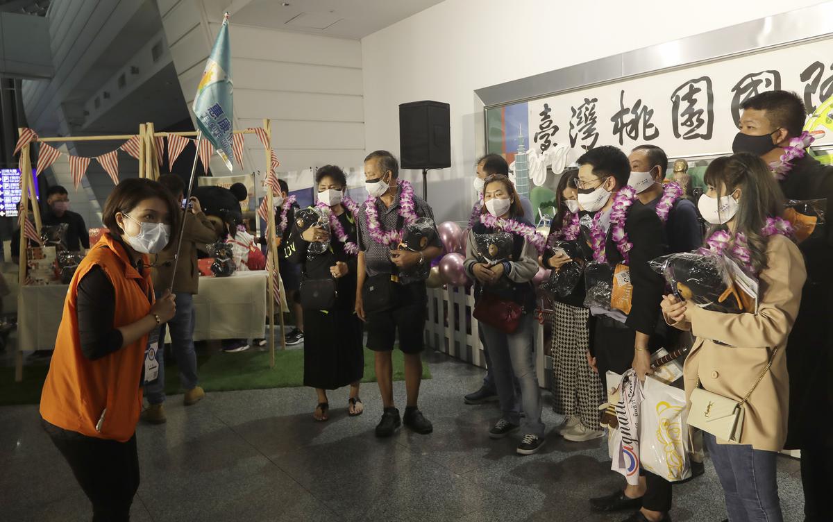 Tourists flock to Taiwan as COVID-19 entry restrictions eased