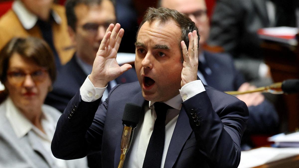 Far-right files no-confidence motion against French PM over new energy law