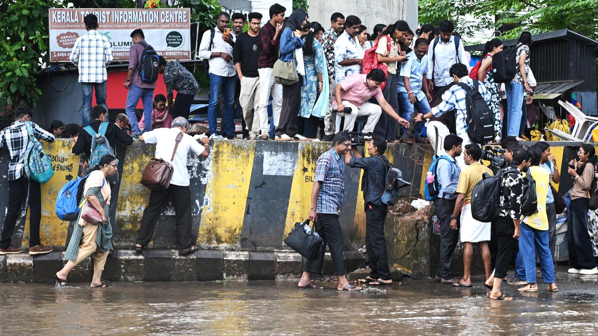 Heavy rain lashes high ranges of Kerala; orange alert in four districts