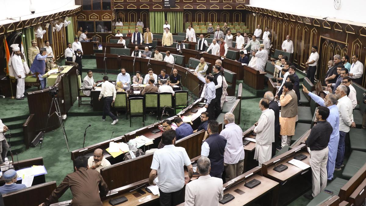 J&K House condemns attack on Abdullah; Minister Itoo questions silence of police, Home dept.