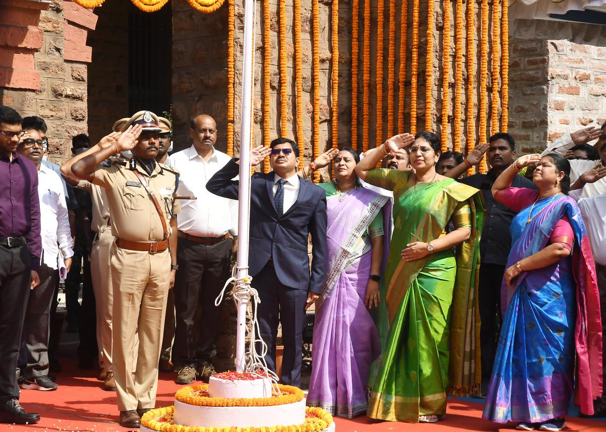 Visakhapatnam: rich tributes paid to Potti Sriramulu on the occasion of Andhra Pradesh Formation Day