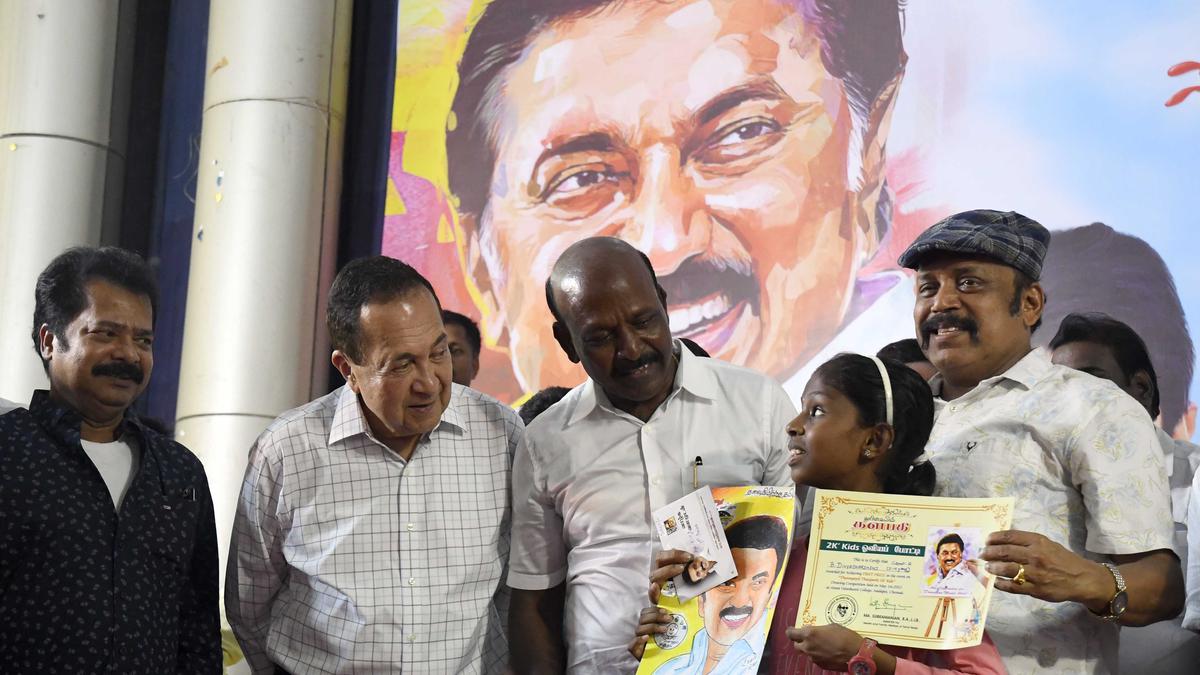 1,500 students participate in drawing competition held to mark Stalin’s birthday