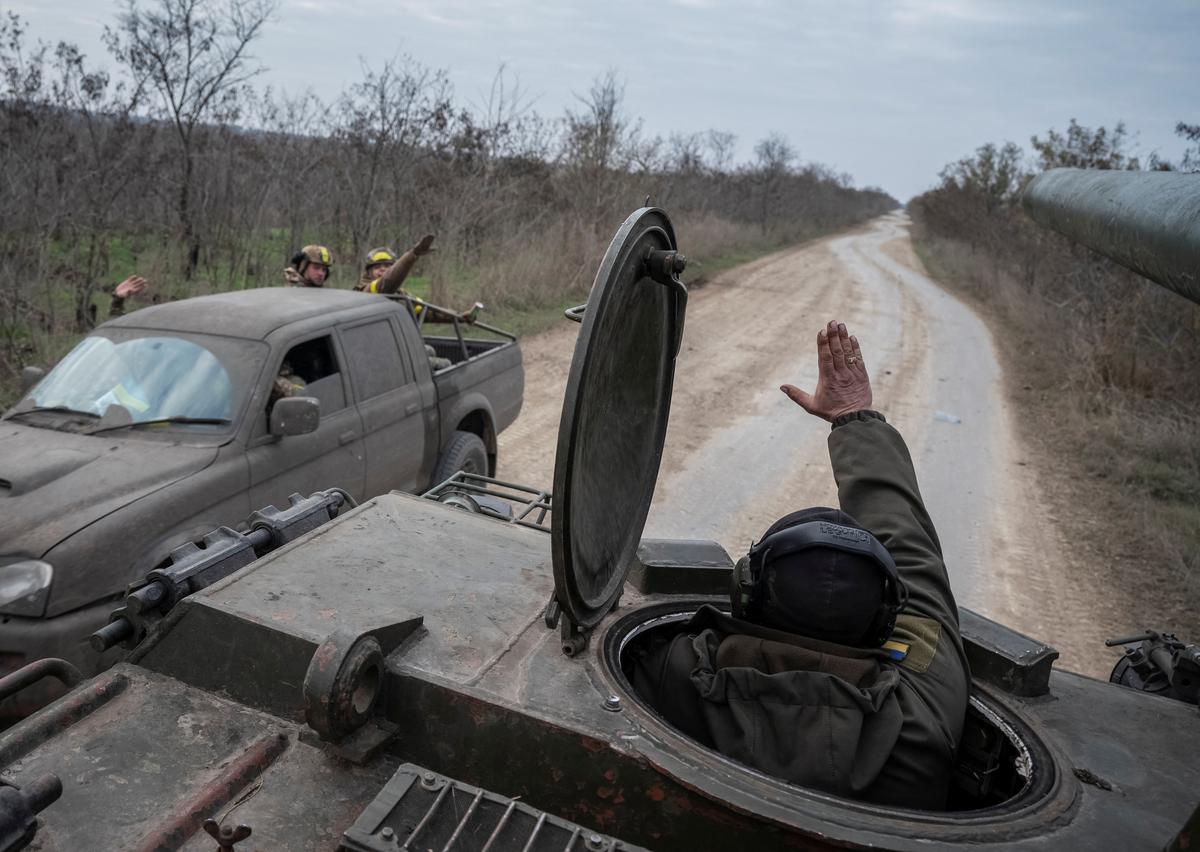 Ukrainian forces advance in south after Russia announces retreat