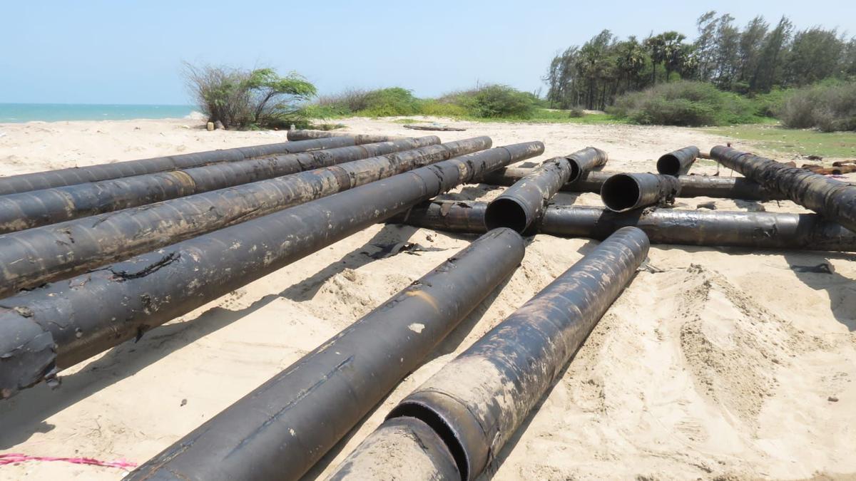 Oil spill off Nagapattinam coast | CPCL removes 850-metre stretch of underwater pipeline