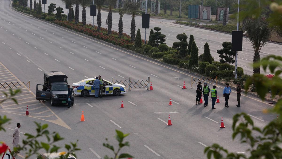 Islamabad remains shut for heavy traffic amid uncertainty over U.S.-Iran talks