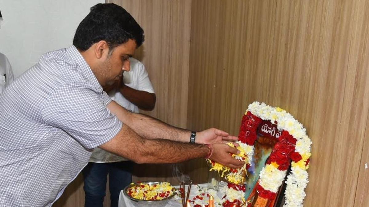 Yogi Vemana has timeless impact on society, says Sri Sathya Sai District Collector