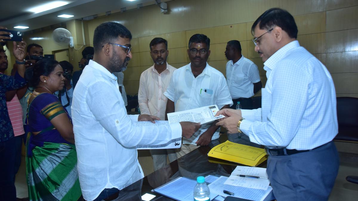 Senior CID officer meets families of murder victims in Hubballi, assures them of justice