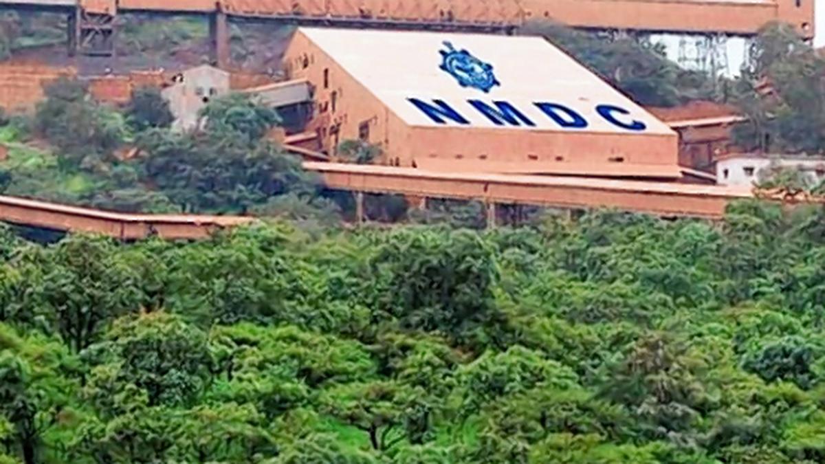NMDC slashes iron ore prices by ₹300 a tonne