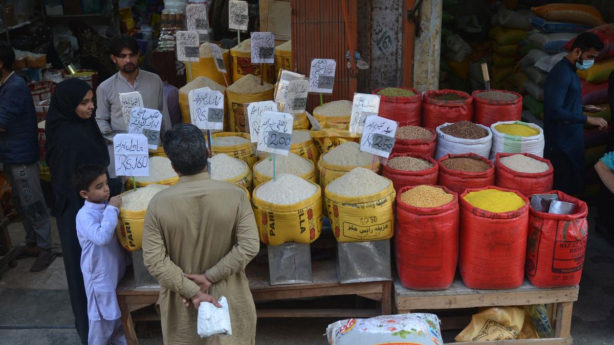 Weekly inflation rises to 38.4% in cash-strapped Pakistan