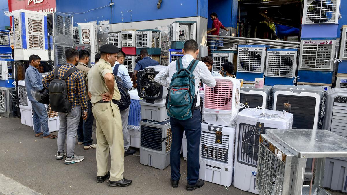 Minimum temperature settles at 30.6 degrees Celsius in Delhi on polling day, no heat wave predicted