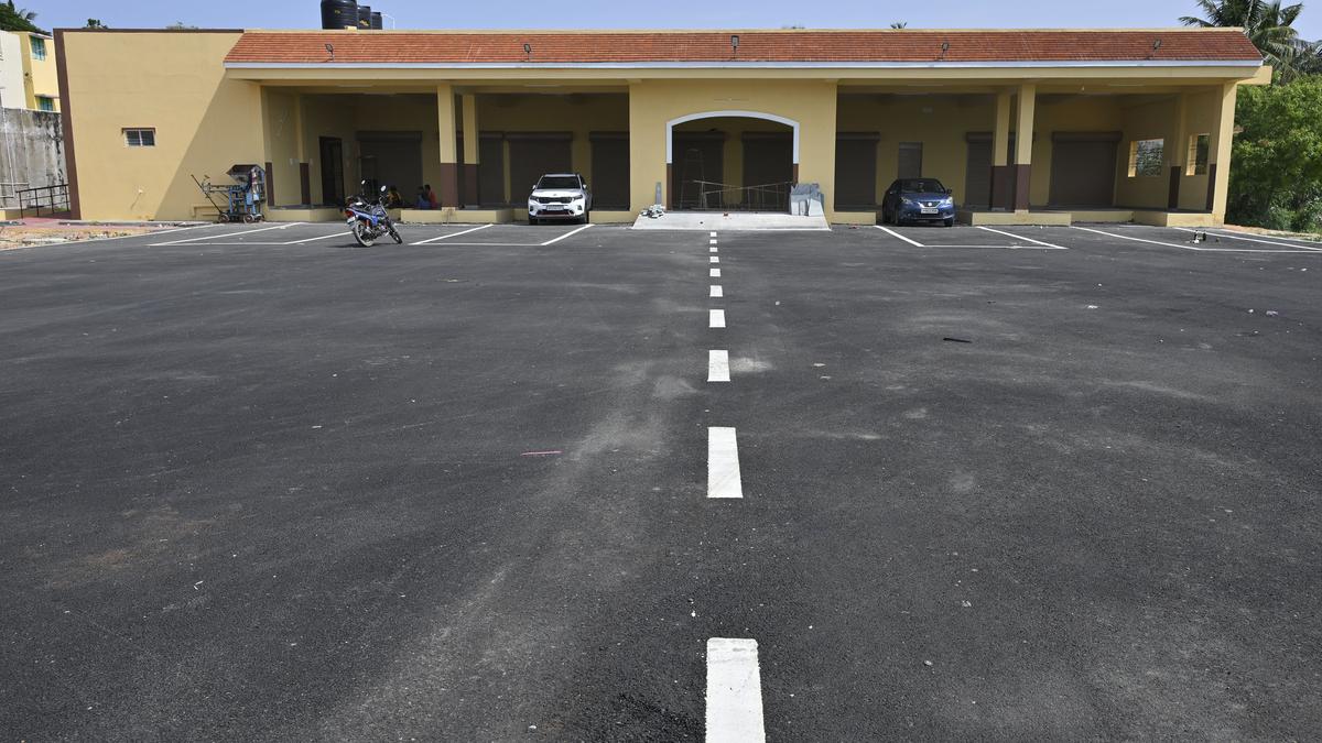 Residents of Bahour want govt. to open mini bus stand and indoor stadium soon