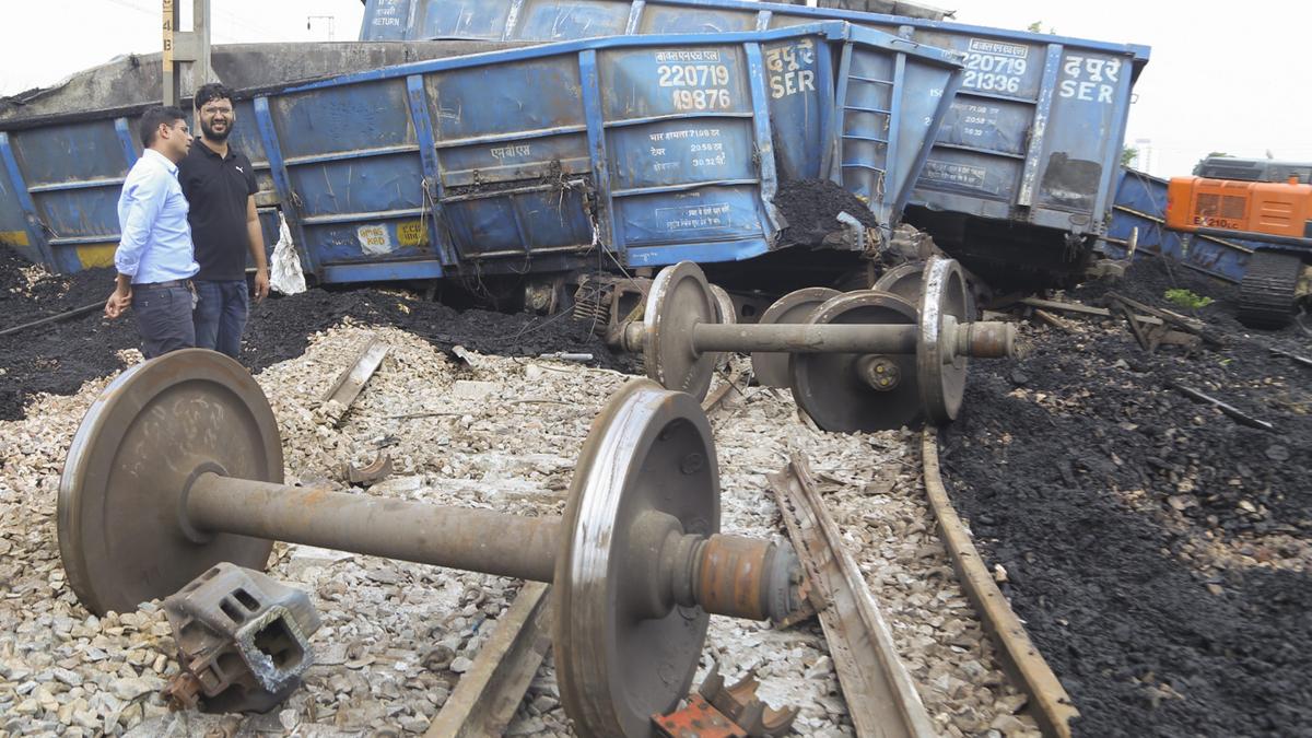 Mathura train derailment: 500 workers at site to clear track, panel to probe cause